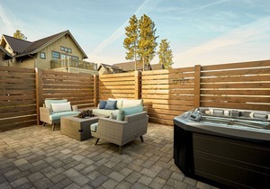 Summer retreat ~ cozy beds ~ hot tub ~ Bend/Bachelor ~ new amenities ~🐶
