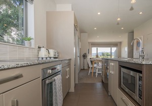 Sunset Retreat - Matarangi Holiday Home