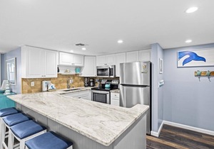 Tropi-COOL Condo. In-unit W/D, Spectacular views and FREE bch svc! (515)