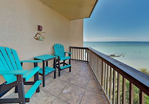 Updated island getaway with a pool, hot tub, & fishing pier - walk to beach & dining