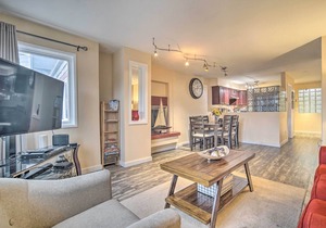 Walk to Downtown & Coast Trail: Condo in Anchorage
