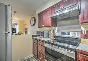 Walk to Downtown & Coast Trail: Condo in Anchorage