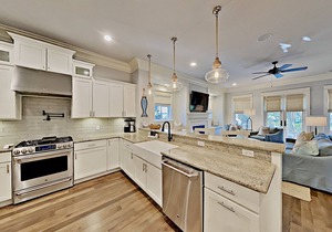 Watersound Beach Home - 6 Free Bikes - Deeded Beach Access - Sleeps 12
