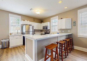 Welcoming Cottage with Hot Tub - 1 Mile to Windmark Beach
