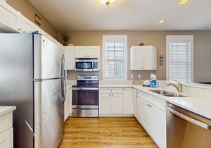 Welcoming Cottage with Hot Tub - 1 Mile to Windmark Beach
