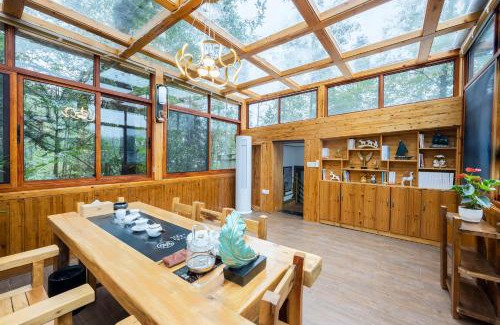 Wulingyuan House | 张家界熊风艺术园森林有约民宿