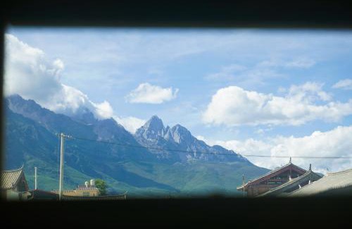 Baisha Old Town Hostel | 登巴雪山国际青年客栈