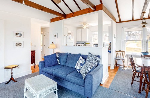 Town of Southold Town House | 139 m² House ∙ 2 bedrooms ∙ 4 guests