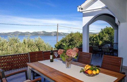 Komoseva House | 140 m² House ∙ 4 bedrooms ∙ 8 guests