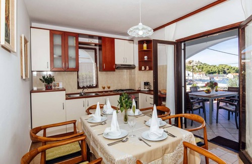Komoseva House | 140 m² House ∙ 4 bedrooms ∙ 8 guests