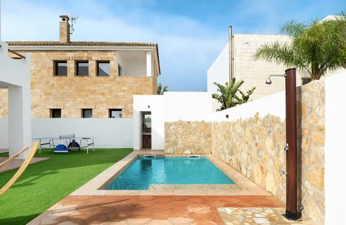 Bolonia Villa | 160 m² Villa ∙ 4 bedrooms ∙ 9 guests