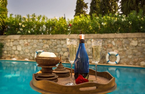 Spetses Villa | 195 m² Villa ∙ 6 bedrooms ∙ 10 guests