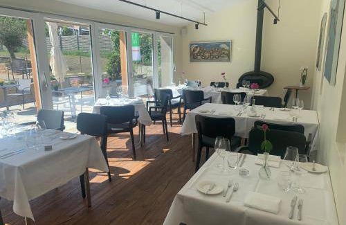 Bas-Vully Hotel | 50 m² Hotel ∙ 2 guests