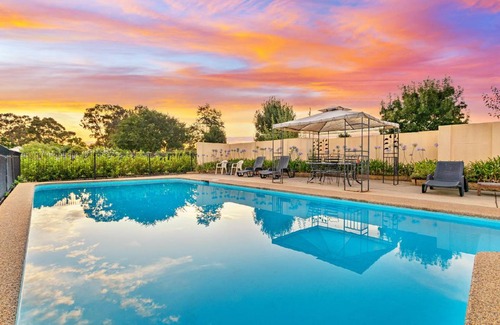 Lake Albert Hotel | 50 m² Motel ∙ 5 guests