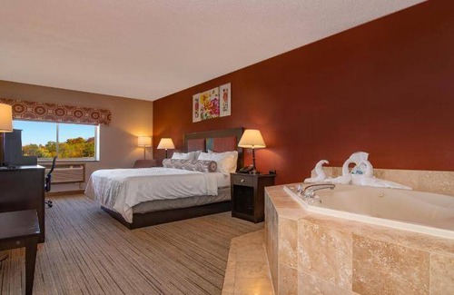 Centereach Hotel | 65 m² Hotel ∙ 127 guests