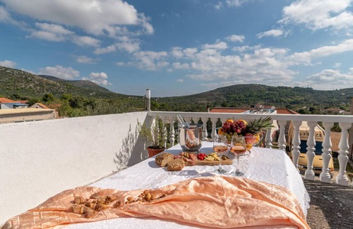 Seget Apartment | 75 m² Apartment ∙ 2 bedrooms ∙ 5 guests
