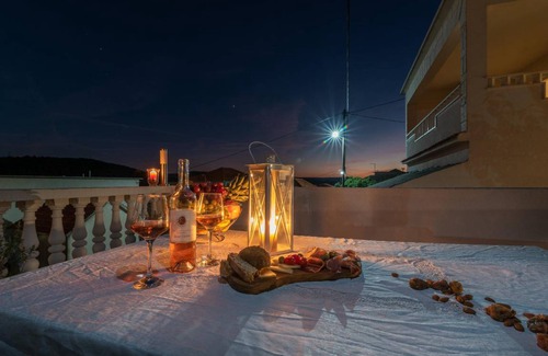 Seget Apartment | 75 m² Apartment ∙ 2 bedrooms ∙ 5 guests