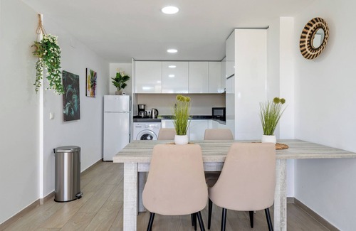 Vinaros Apartment | Apartment 'Francesca' with Shared Pool, Wi-Fi and Air Conditioning