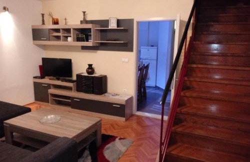 Split Apartment | Apartment In Centre for 7