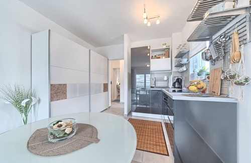 Kastel Stafilic House | Beautiful modern 1 BR apartment 100 meters to ocean