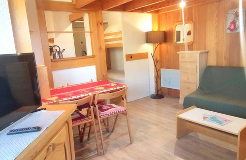 Isola Apartment | Charming 2-Room Mezzanine Apt with Internet, Near Ski Lifts, Quiet & Cozy