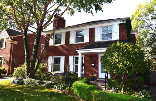 Grosse Pointe Apartment | Charming 3-bedroom apartment in serene Grosse Pointe Park, close to lake