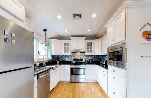 West Harwich House | Charming, Family-Friendly Home w/ WiFi, a Large Yard, Deck, Gas Grill, & Firepit