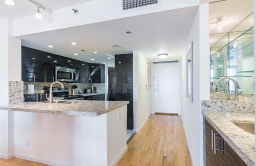 Downtown Miami Apartment | Glamorous 3 Bedroom With a Balcony View