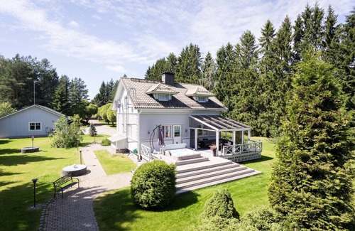 Kotka Villa | Gorgeous villa placed in picturesque Kymi riverside with private riverbank.