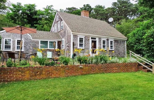 Wellfleet House | Historic Home on National Seashore Land (1374)