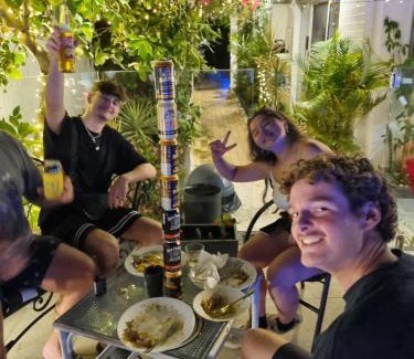 Caloundra Hostel | HOMESTYLE HOSTEL - 18-36yrs