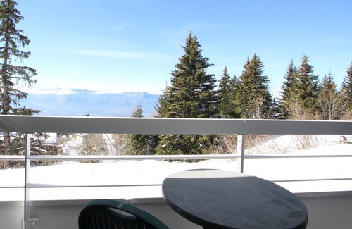 Chamrousse Apartment | Ideal Studio for 3 Near Slopes, Shops – Ground Floor, West-Facing