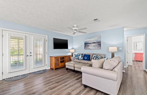 Riviera Beach House | Le Grand Dr by Blue Swell
