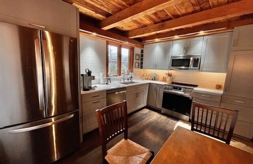 Wellfleet House | Lovely Post & Beam Near Indian Neck (1224)