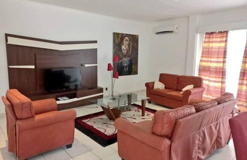 Pointe-Noire House | Magnifique Appartement Meublé Avec Piscine à Pointe Noire