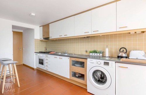 Telheiro Apartment | Marina De Lagos - 2 Bedroom Apartment, Air Con, Wifi, Free Pool Access -Sleeps 4
