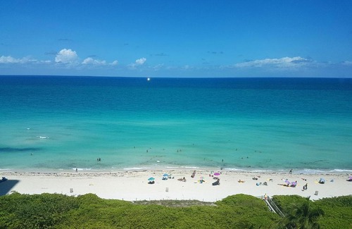 Mid Beach Apartment | Miami Beach Suncoast Apartment III