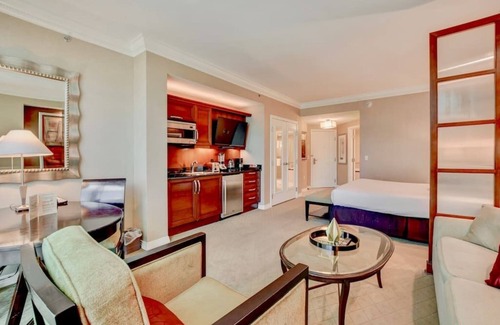 Las Vegas Condo | No Resort Fee ! Strip View Suite - Pools & Valet