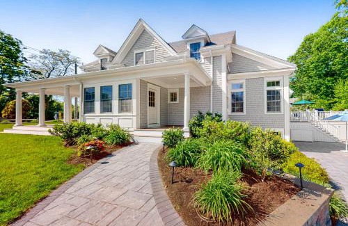 Wellfleet House | School Street Gardens