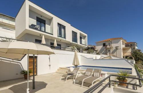 Businci Apartment | Seaside apartments with a swimming pool Rastici, Ciovo - 17889