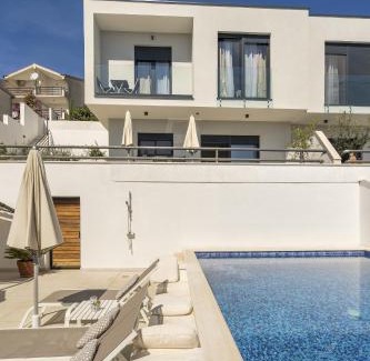 Businci Apartment | Seaside apartments with a swimming pool Rastici, Ciovo - 17889
