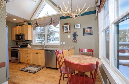 Saddle Ridge House | Ski-in/out 4BR Luxury Saddle Ridge Townhome in Moonlight Basin, Hot Tub, Views