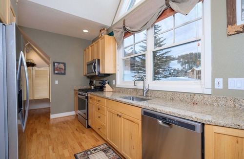 Saddle Ridge House | Ski-in/out 4BR Luxury Saddle Ridge Townhome in Moonlight Basin, Hot Tub, Views
