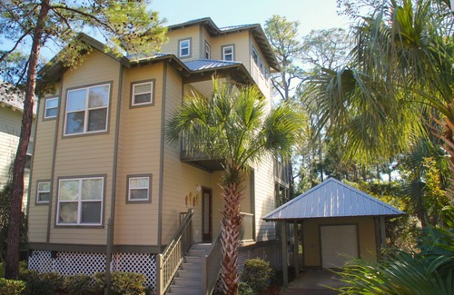 Santa Rosa Beach House | Starfish&Coffee, sleeps 10, extra living space, 2 king beds, + beach & kid gear