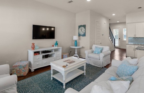 Seacrest House | Stunning 4 Bd/4.5 BA,Free WiFi, Easy Walk to Beach + Free Attraction Tickets!