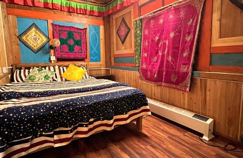 Shangri-La Hostel | Tavern Hostel仁和客栈