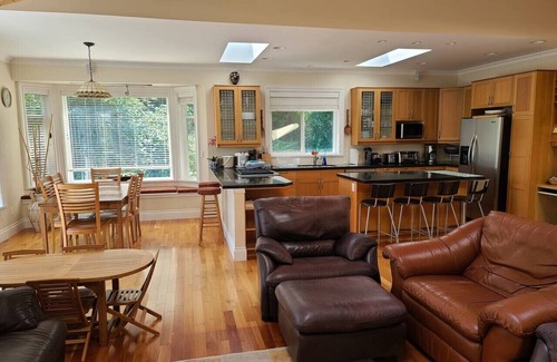 Point Roberts House | The Dragonfly House — Expansive Dual-Kitchen Retreat