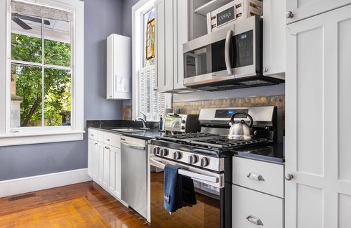 Cannonborough Elliotborough House | The Sunsetter | Only 1 block to King!