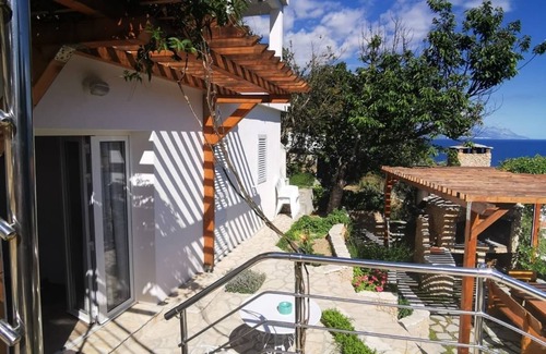Mimice Apartment | Two bedroom apartment with terrace and sea view Mimice, Omiš (A-14230-b)