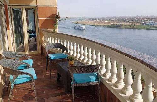 Maadi Apartment | شقه فندقيه الترا مودرن صف اول كورنيش النيل , القاهره , بمنطقه المعادي , اطلاله مباشره للنيل والاهرامات ,الطابق التاسع ,Very luxury apartment firist row nile view and pyramids , maadi , cairo , ultra modern home ,all rooms and reception direct nile view